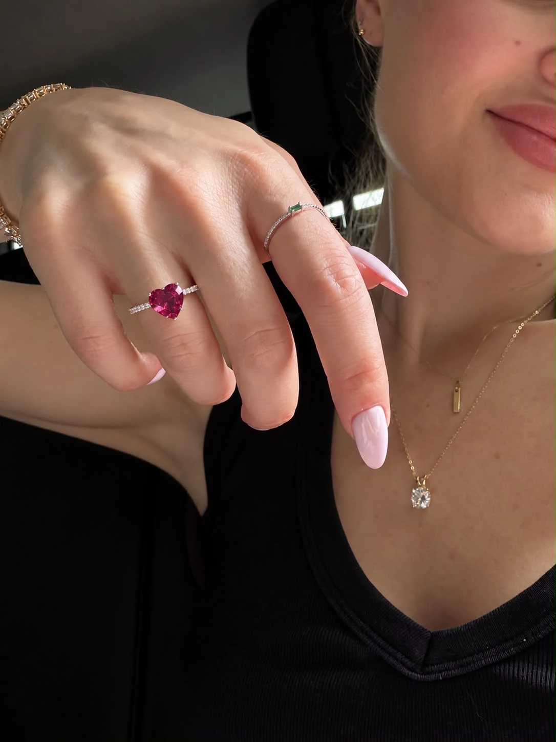 The heart cut ring worn on the ring finger, among other pieces